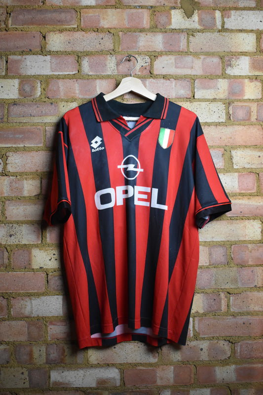 1994/95 AC Milan home shirt *BAGGIO #18* - L