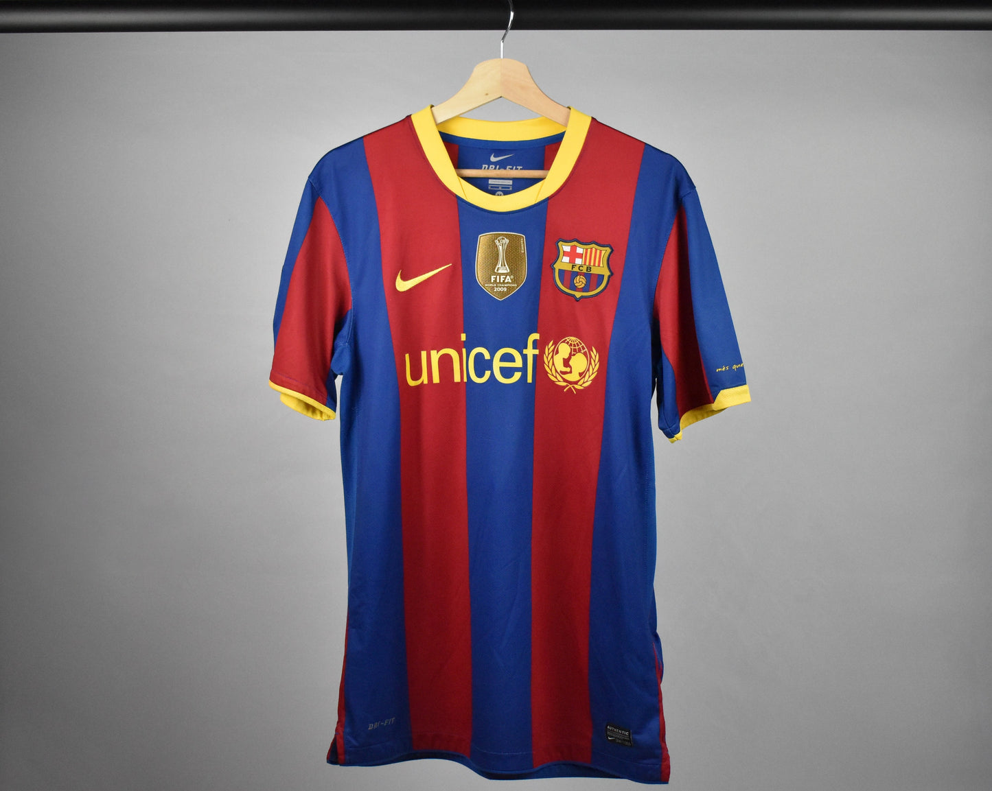 2010/11 Barcelona home shirt (#10 MESSI) - M