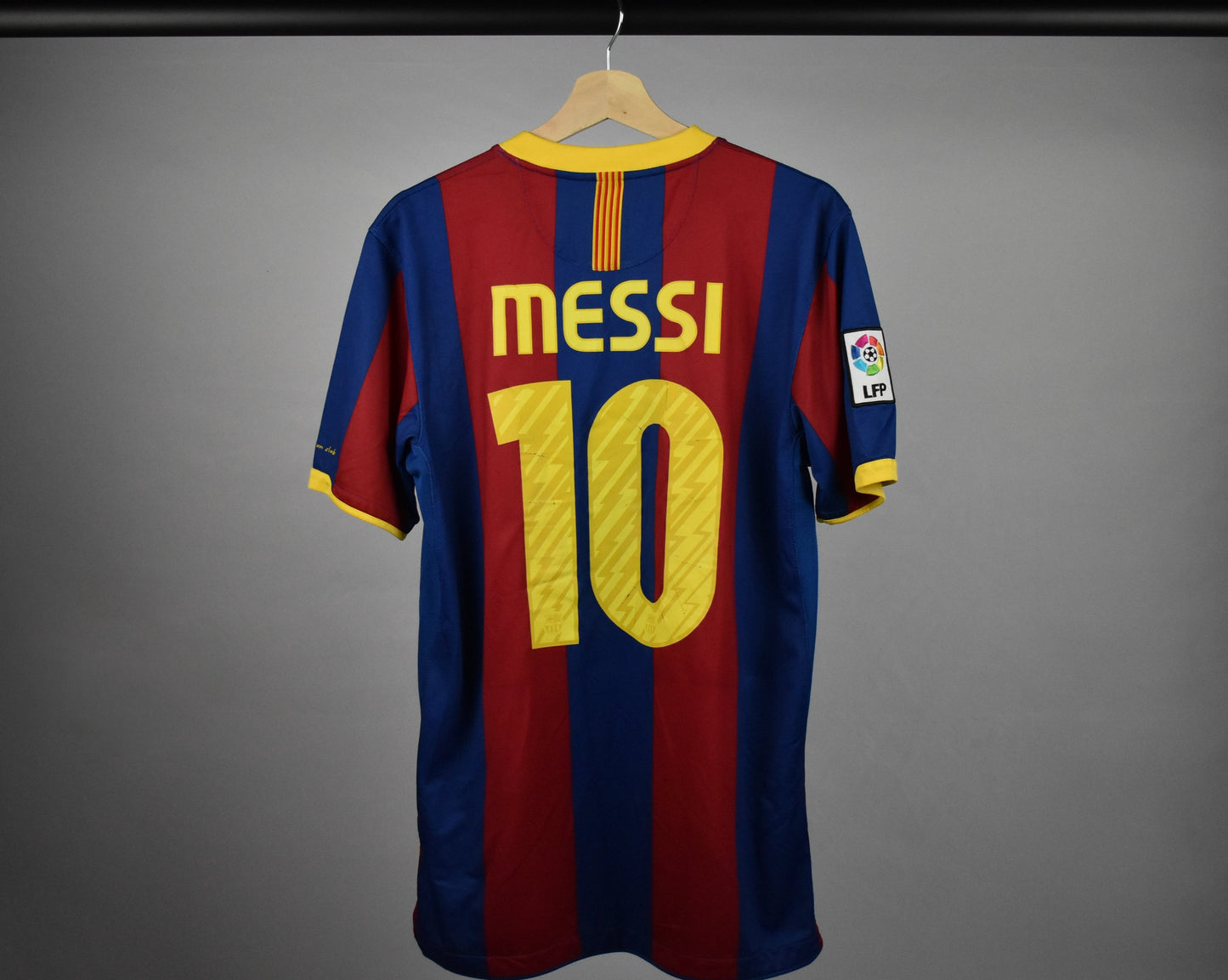 2010/11 Barcelona home shirt (#10 MESSI) - M