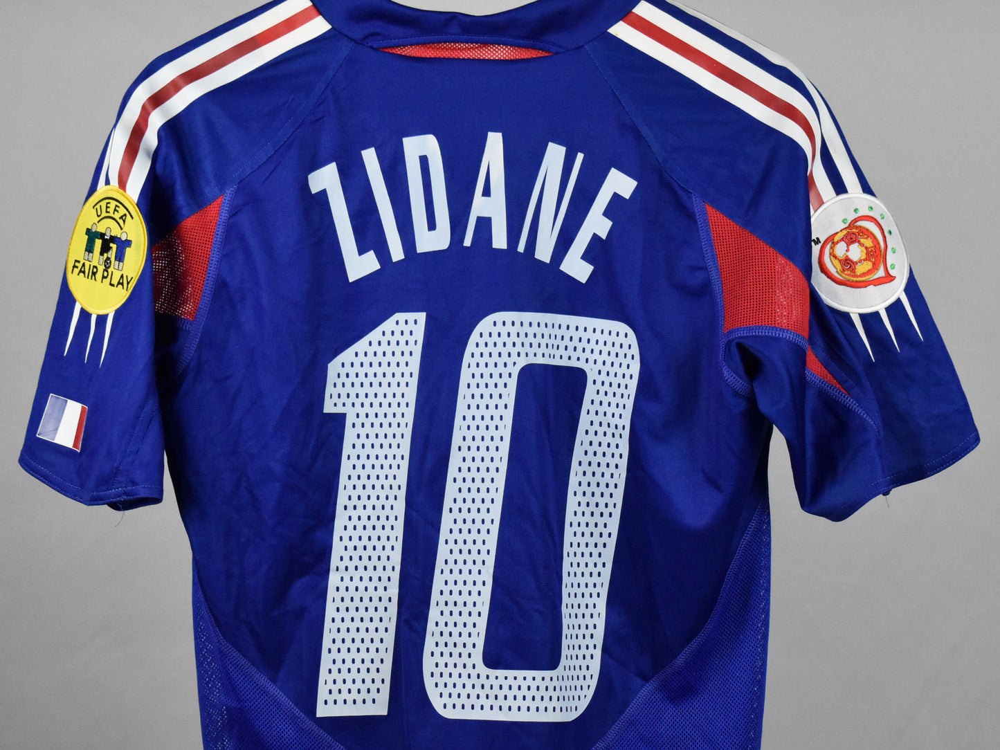 2004 France *PLAYER ISSUE* home shirt (#10 ZIDANE) - S