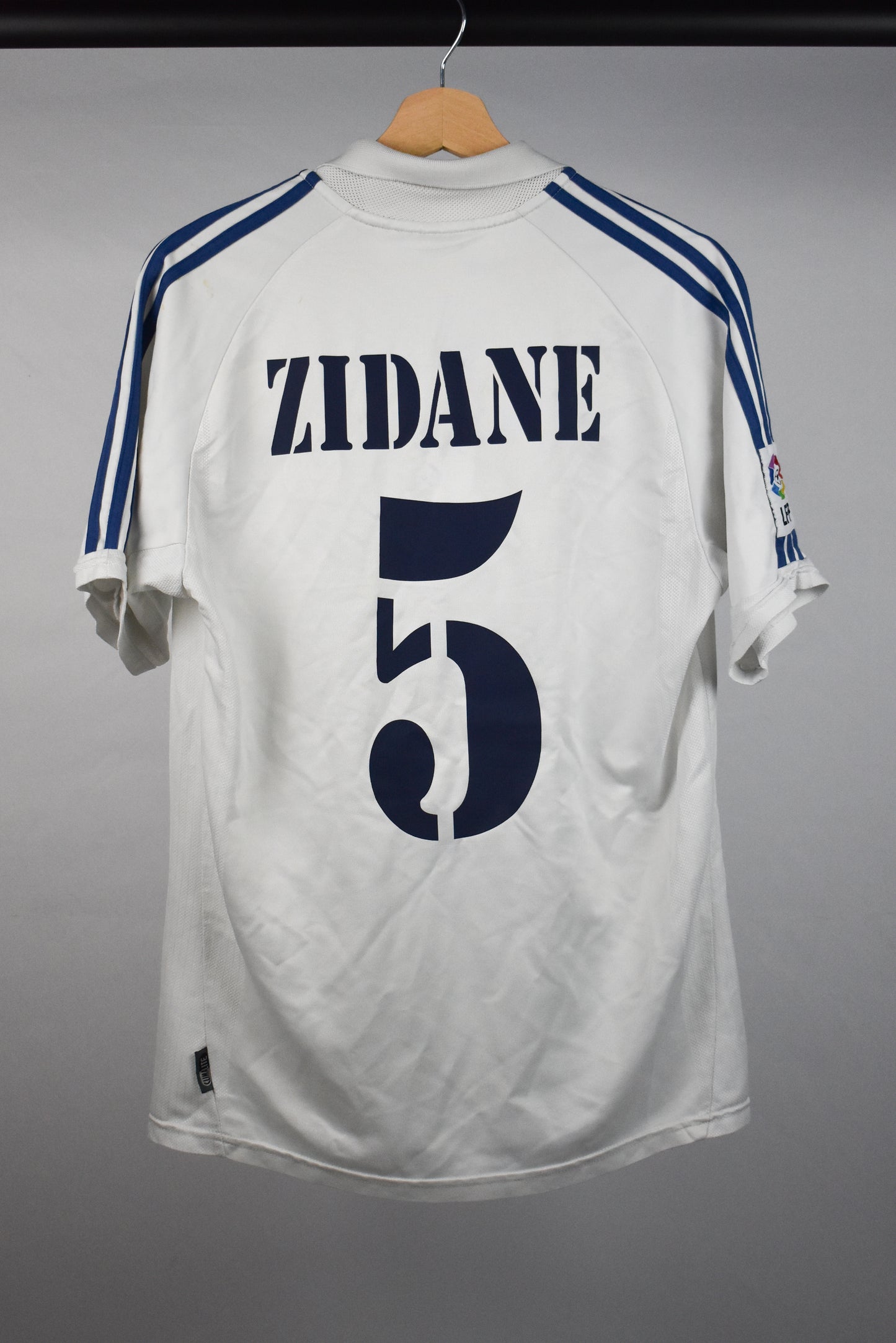 2001/02 Real Madrid home shirt *ZIDANE #5* - S