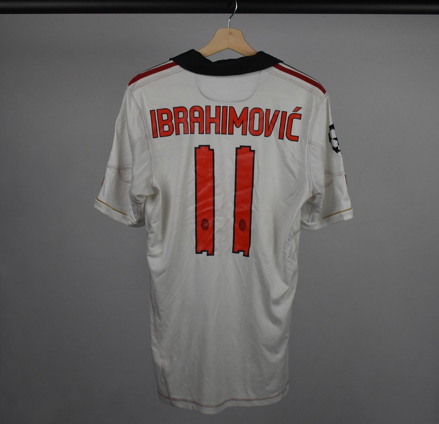 2010/11 AC Milan away shirt (#11 IBRAHIMOVIĆ)-M