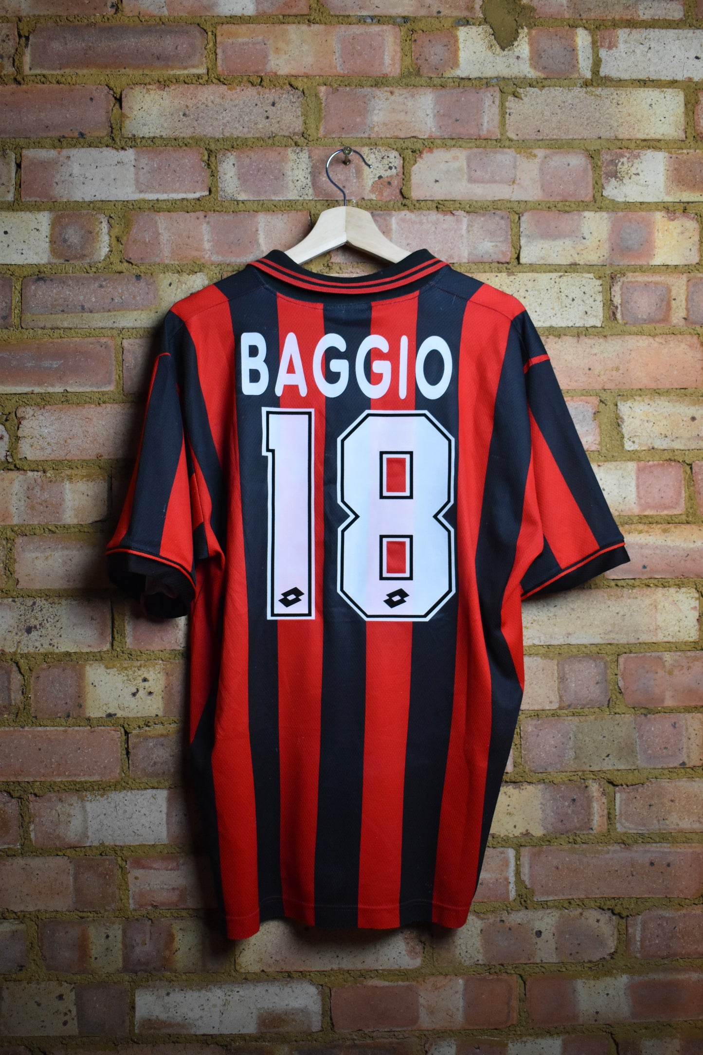 1994/95 AC Milan home shirt *BAGGIO #18* - L