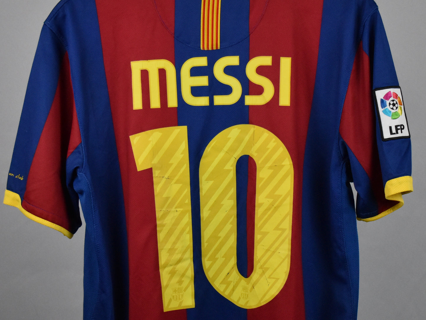 2010/11 Barcelona home shirt (#10 MESSI) - M